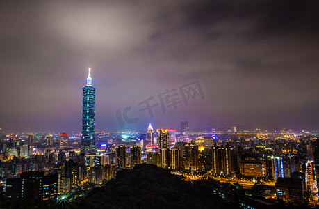 东莞城区夜景摄影照片_台北101大楼夜景摄影图