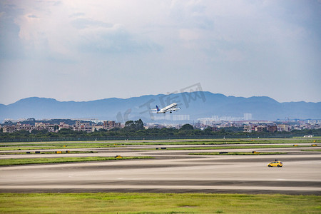 济南机场摄影照片_飞机摄影图