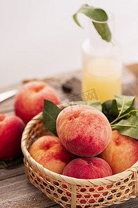 桃子桃汁水果摄影图