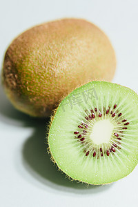 绿色清新水果摄影照片_水果猕猴桃摄影图
