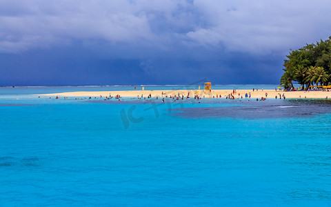 蓝色沙滩摄影照片_塞班军舰岛沙滩摄影图