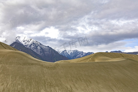 西藏风景山峰山景摄影图