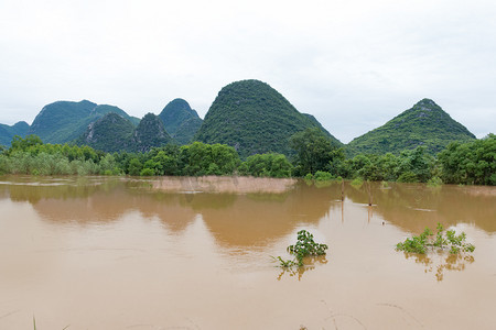 台风摄影照片_暴雨洪水淹没农田摄影图