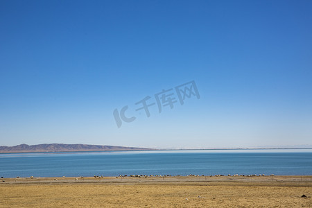 骑行青海湖摄影照片_青海湖风景区景观摄影图