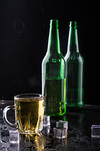 啤酒酒瓶摄影图
