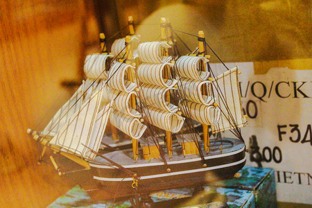 海盗船帆船模型摄影图