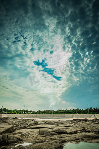 山东日照摄影照片_日照海边天空云摄影图