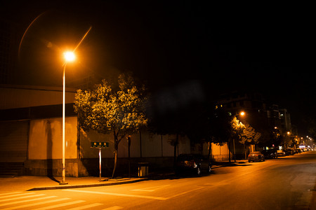 灯光房子摄影照片_城市夜景空旷摄影图