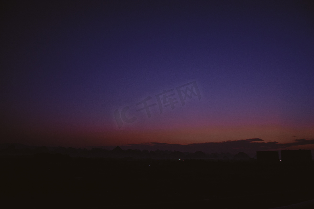 深蓝色夜空自然风景摄影图高清摄影大图 千库网 深蓝色夜空自然风景摄影图高清摄影大图 千库网