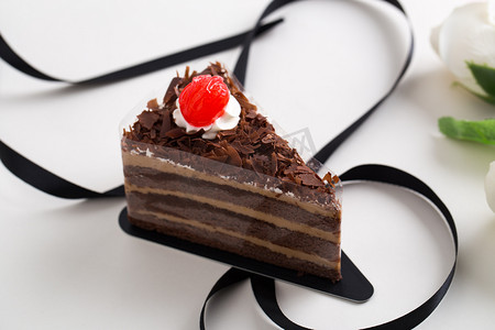 中式甜点店摄影照片_甜点巧克力蛋糕摄影图