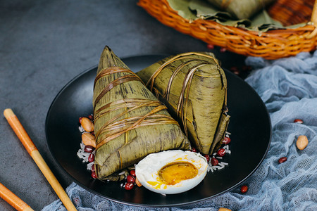 包粽子动图摄影照片_端午节粽子摄影图