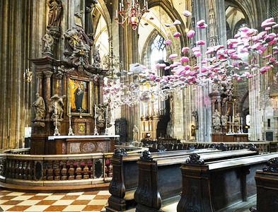 教堂内部摄影照片_维也纳古代教堂内部摄影图
