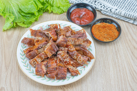 酥不腻烤鸭摄影照片_烤鸭美食摄影图