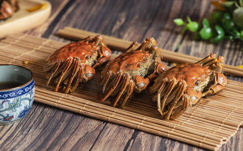 中秋国庆双节同惠摄影照片_美食螃蟹摄影图