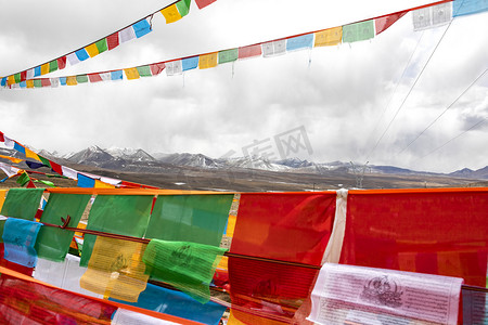 西藏珠穆朗玛峰景区摄影图