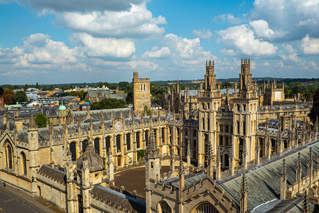 俯瞰牛津大学校园摄影图