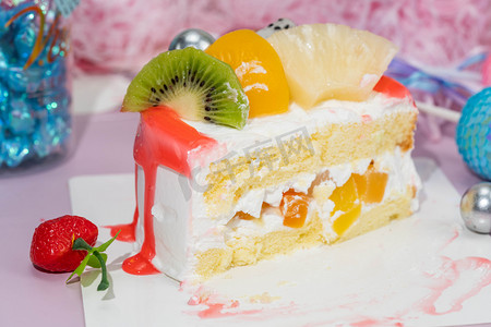 水果摄影照片_生日蛋糕美食摄影图