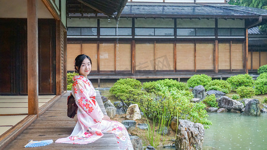 日式烤肉海报摄影照片_日式庭院和服人像