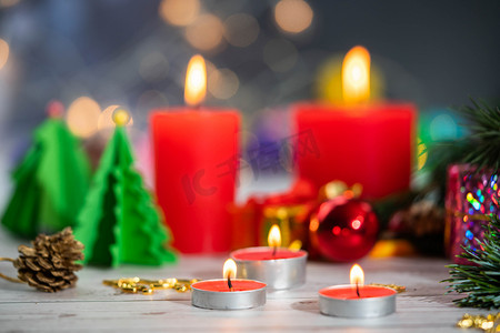 圣诞节装饰蜡烛礼物盒摄影图