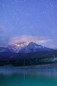 云南古城摄影照片_玉龙雪山摄影图