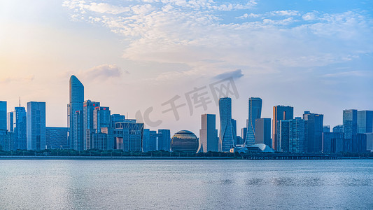 雨天杭州摄影照片_杭州地标建筑钱江新城摄影图