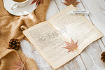 秋季阳光枫叶咖啡文艺摄影图