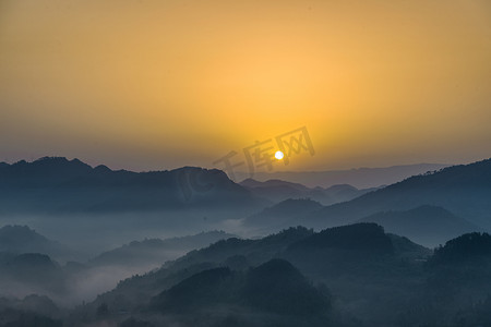 日出东方水墨摄影照片_周佳山日出摄影图