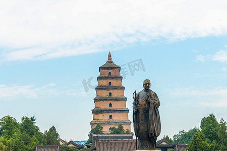 美人鱼铜像摄影照片_广场玄奘法师铜像