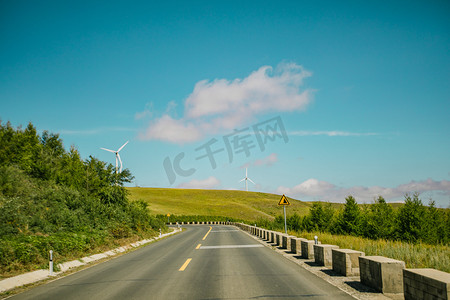 内蒙古乌兰布统公路和草原摄影图