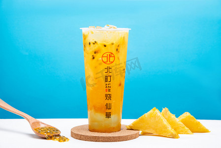 丝滑奶茶摄影照片_凤梨百香果摄影图