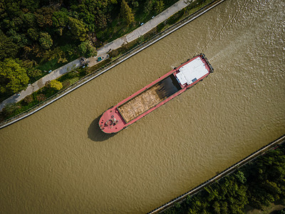 航拍苏州护城河上的船摄影图
