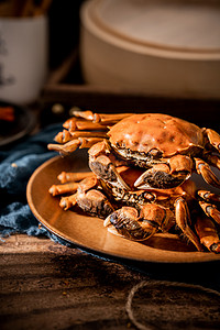 螃蟹和螃蟹篓子摄影照片_螃蟹大闸蟹