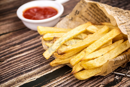 西餐饭桌摄影照片_美食炸薯条摄影图