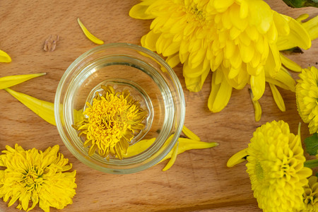 九重阳节摄影照片_重阳节黄色菊花茶摄影图