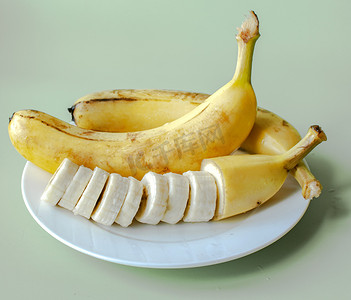 切开的香蕉摄影图