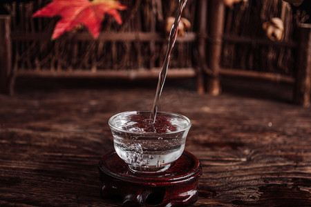 饮料.酒水摄影照片_美酒白酒酒杯摄影图