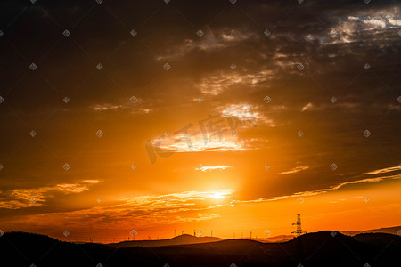 黄昏落日摄影照片_秋季户外山顶黄昏落日风景摄影图