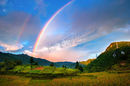 风景山脉摄影照片_雨后彩虹摄影图