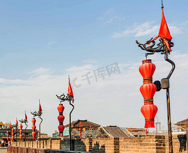 西安城墙红灯笼摄影图