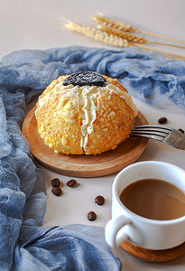 纸杯奶油蛋糕摄影照片_下午茶奶油面包甜品摄影图