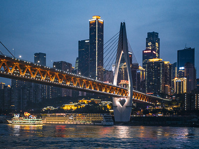 自由女神夜景摄影照片_重庆城市风光夜景摄影图