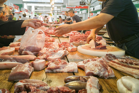 包饺子摆摊摄影照片_猪肉人物摄影图