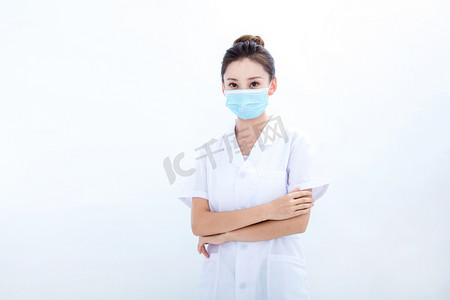 疫情郑州摄影照片_人像戴口罩的女医生