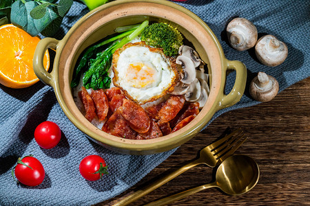 牛肉煲仔饭摄影照片_餐饮美食煲仔饭