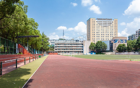 卡通开学海报摄影照片_开学季校园摄影图