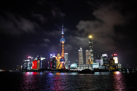 上海外滩夜景摄影图