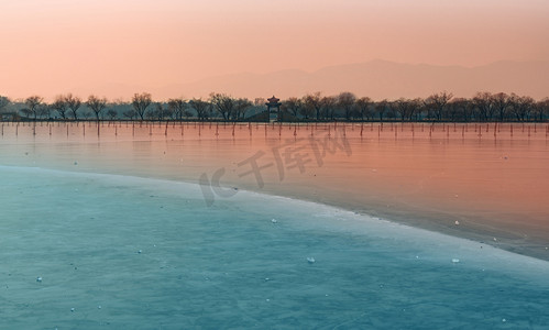 北京颐和园湖面摄影图