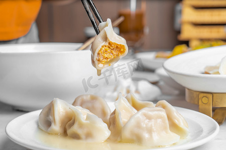 海胆水饺饺子摄影图