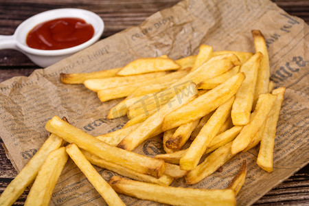 西餐饭桌摄影照片_美食炸薯条摄影图