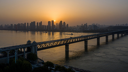 南京地标性建筑摄影照片_武汉长江大桥城市日落大气航拍实拍图摄影图